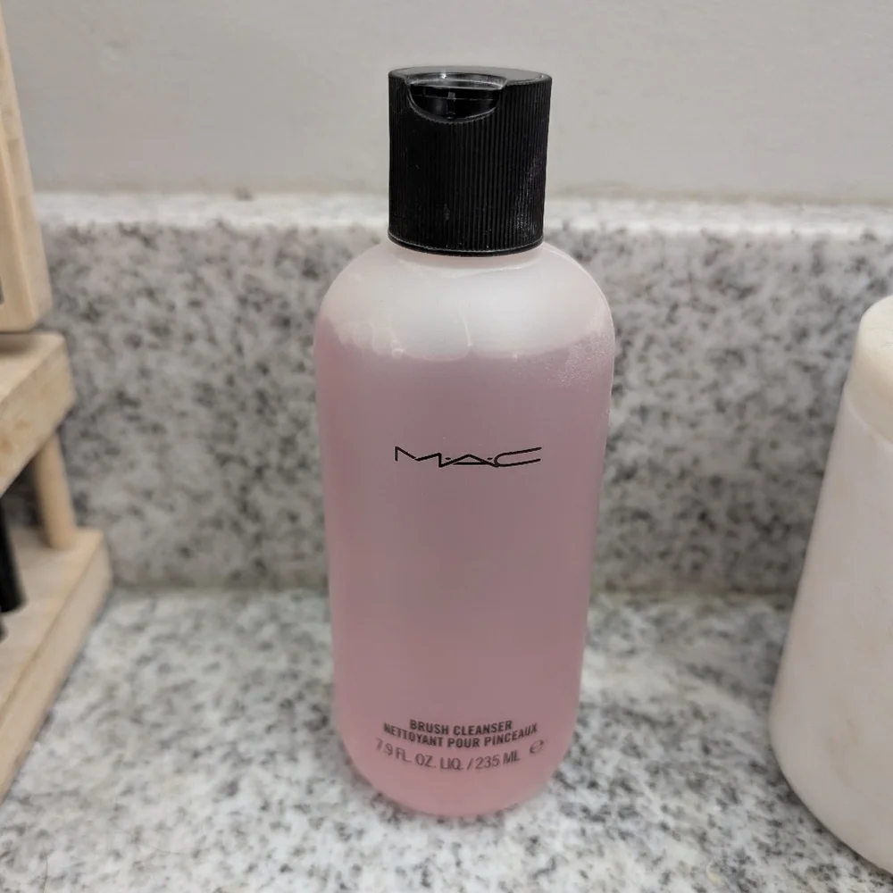 MAC Cosmetics Brush Cleanser - Soft Pink